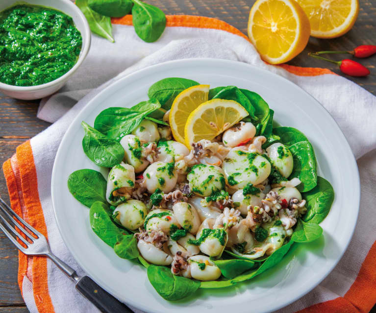 Insalata di seppioline con salsa di spinaci