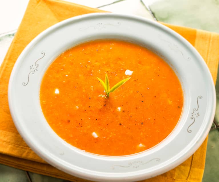 Sopa de jitomate y elote