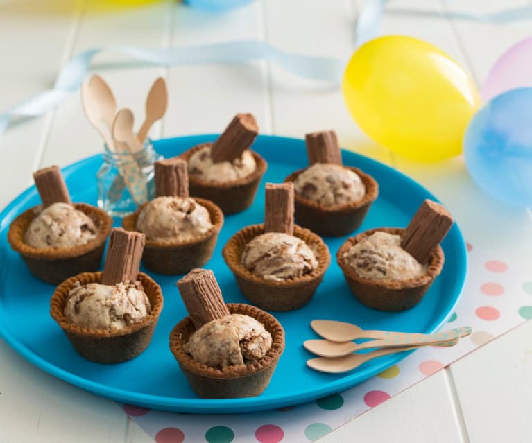 Cookies And Cream Ice Cream With Brown Sugar Biscuit Bowls