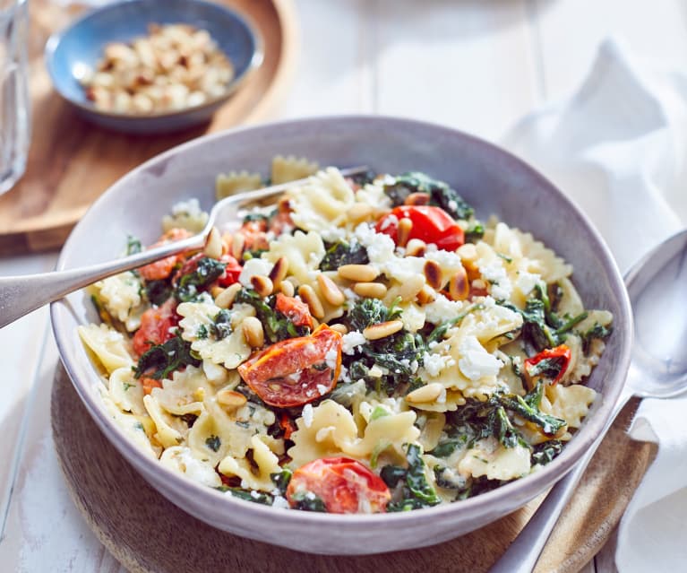 Farfalle mit Spinat und Cherry-Tomaten