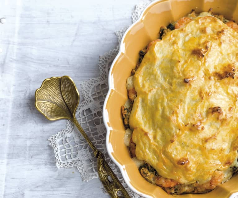 Empadão de bacalhau com camarão e espinafres