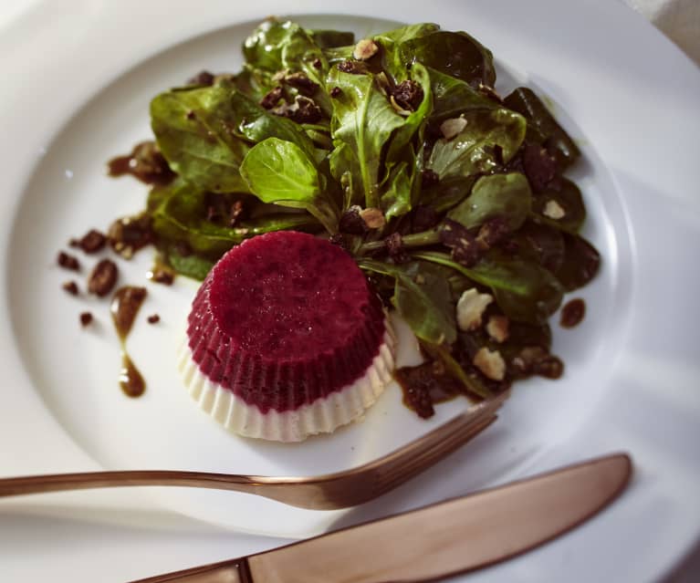 Rote-Bete-Meerrettich-Terrine mit Feldsalat