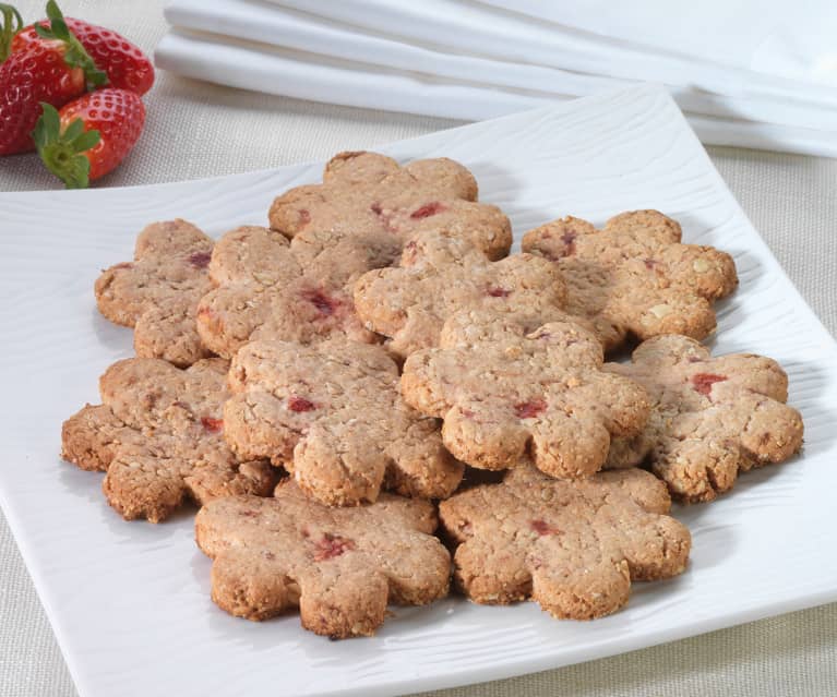 Biscotti leggeri con fragola e nocciole