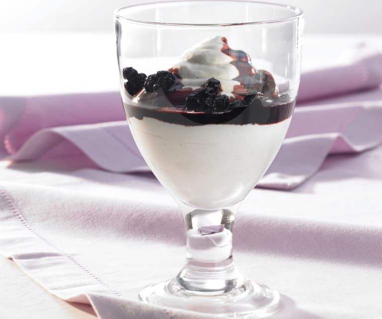 Quarkcreme mit Balsamico-Heidelbeeren