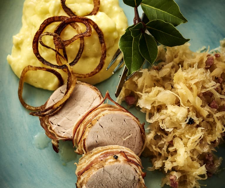 Rôti de porc, purée de pomme de terre et choucroute