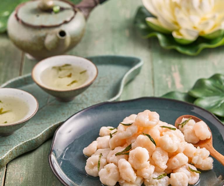 Stir Fried Prawns with Dragon Well Tea (Longjing Tea Prawns) 