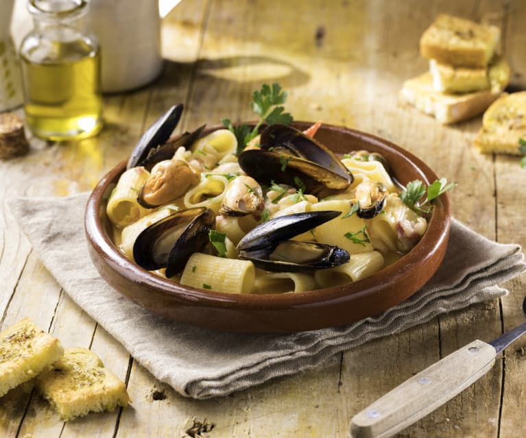 Mezze maniche con fagioli e cozze