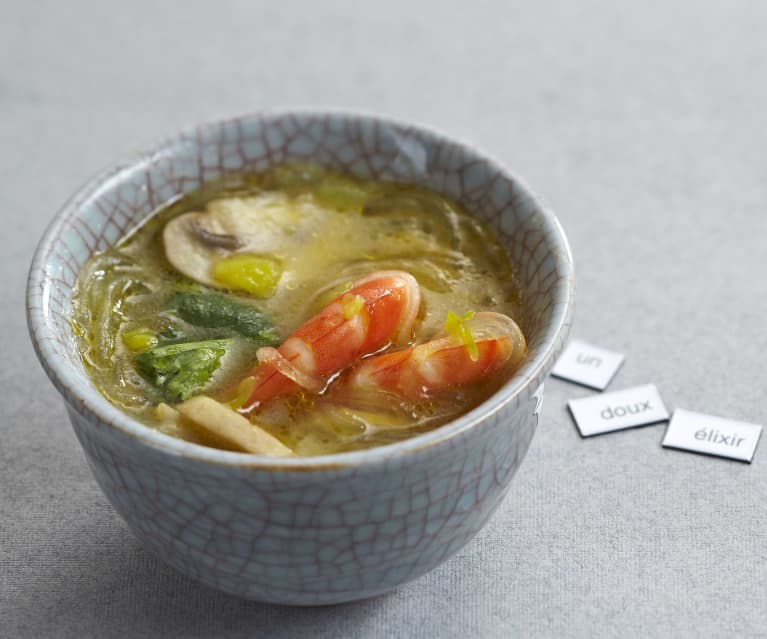 Soupe chinoise de vermicelles au poulet et aux crevettes