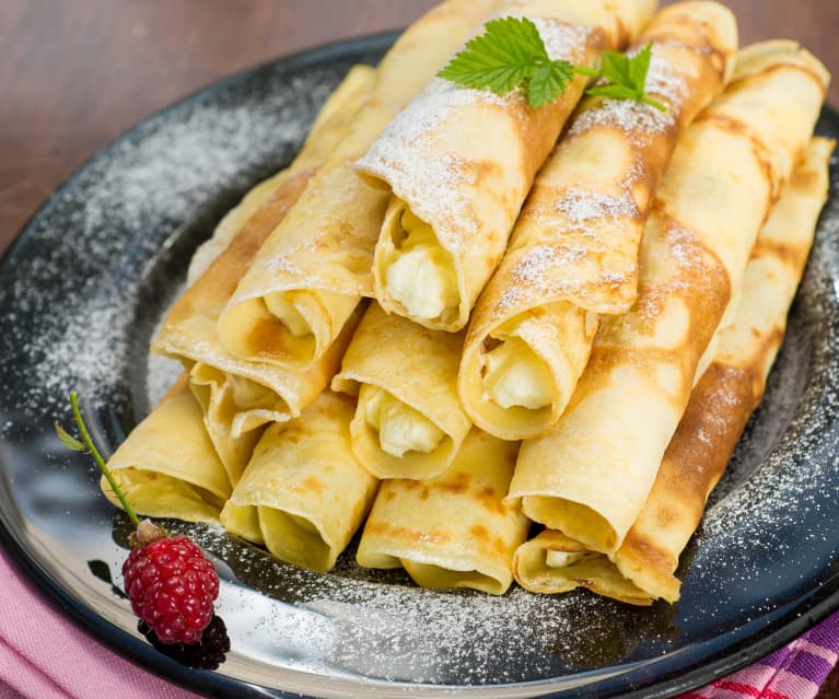 Crêpes rellenos de crema dulce de queso