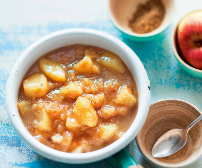 On coupe des pommes pour faire une compote – Cécé from Aix