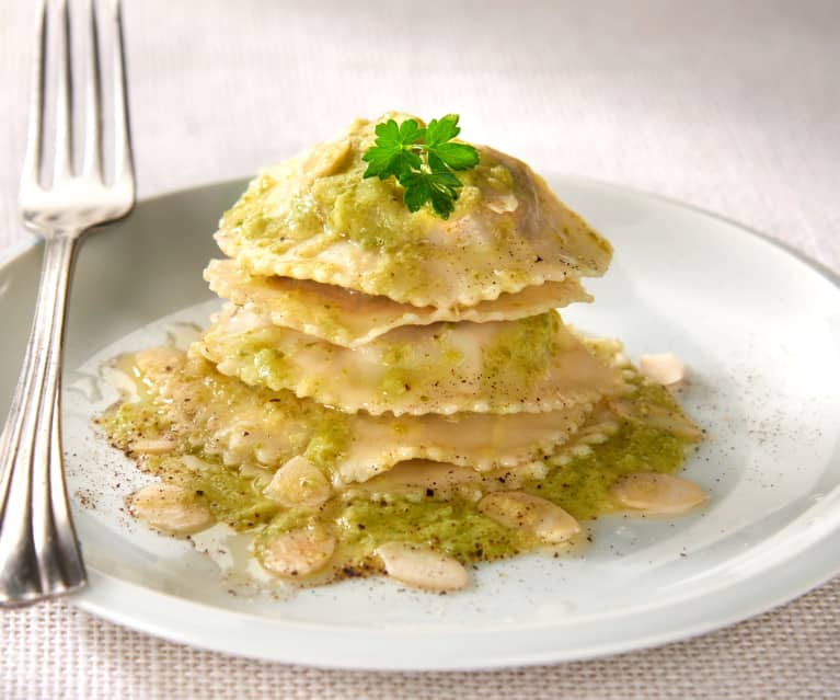 Ravioli ripieni di tofu affumicato e verdure