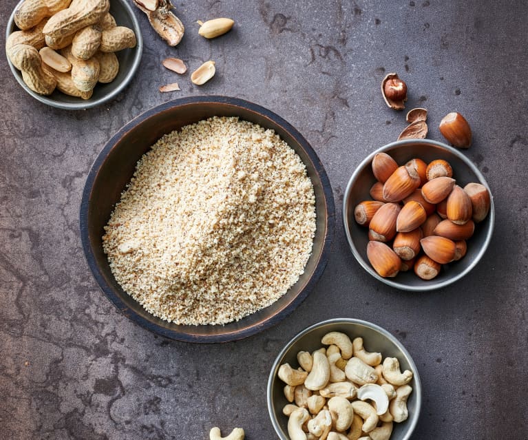 Noisettes, noix de cajou ou cacahuètes finement moulues (100 g)