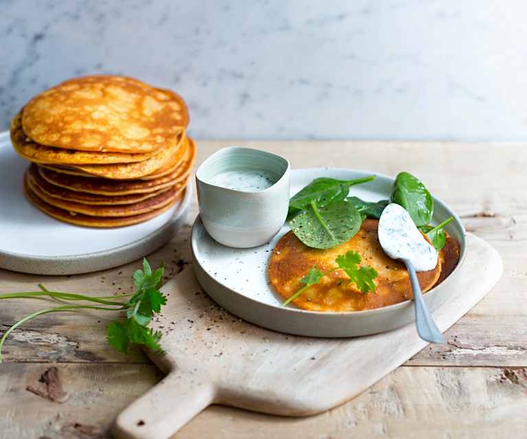 Blinis de patate douce, yaourt à la coriandre