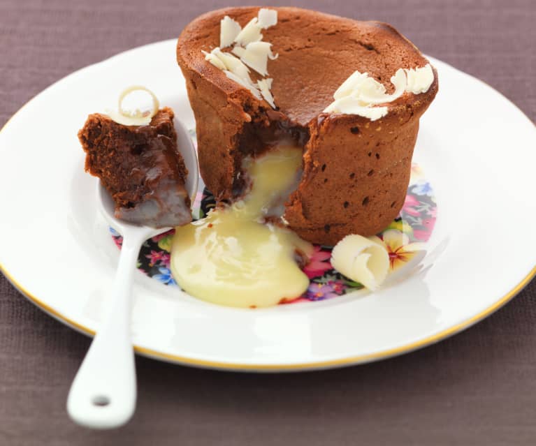 Gâteau au chocolat noir, cœur coulant au chocolat blanc