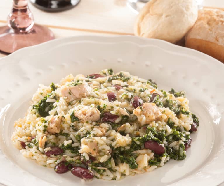 Arroz con atún, espinacas y judías rojas