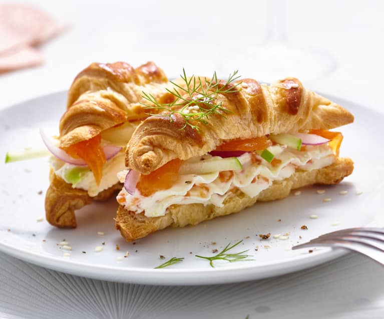 Petits croissants au saumon et fromage frais