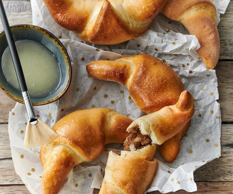 Croissant con ripieno di noci