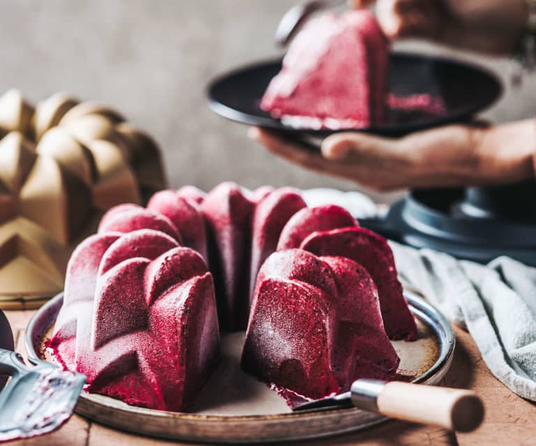 Dôme glacé au yaourt, à la fraise et à la myrtille