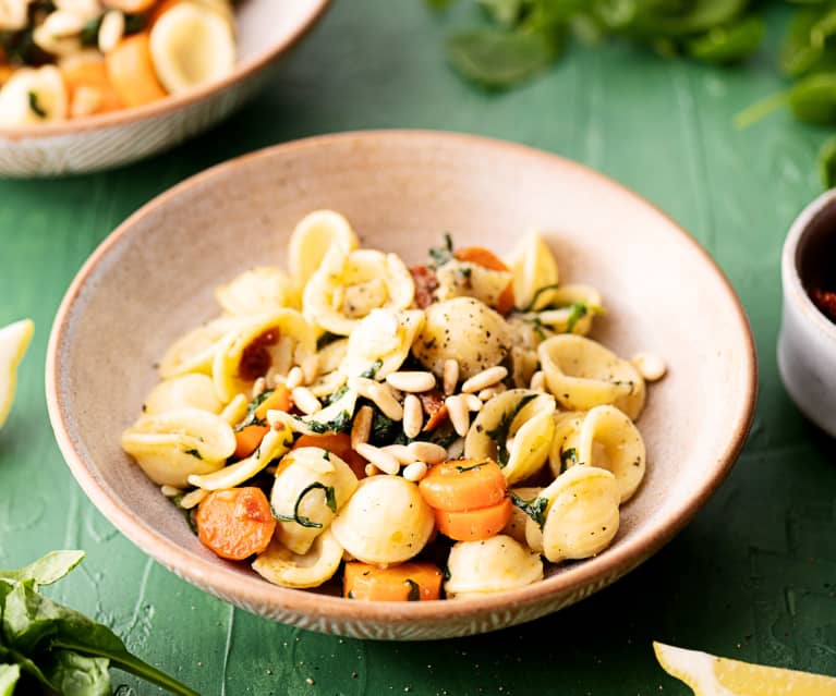 Pasta integral con tomates secos y espinacas