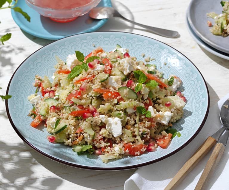 Couscoussalat mit Feta, Minze und Granatapfel-Vinaigrette