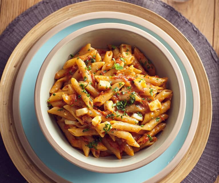 Penne alle erbe aromatiche e pomodori secchi