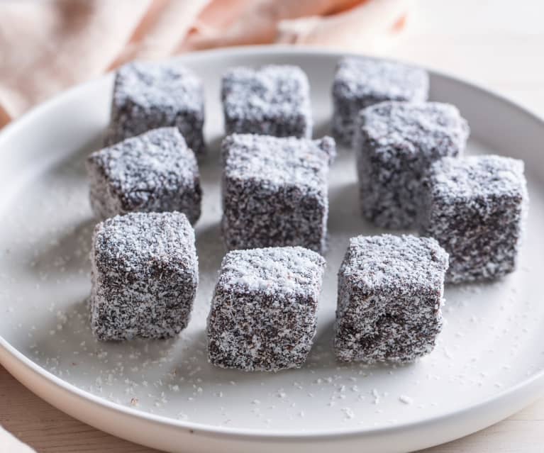 Lamingtons (Pastelitos cubiertos de chocolate y coco)