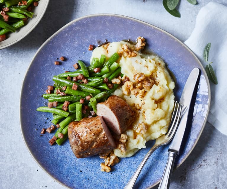 Schweinefilet mit Kartoffel-Sellerie-Stampf und Nussbutter