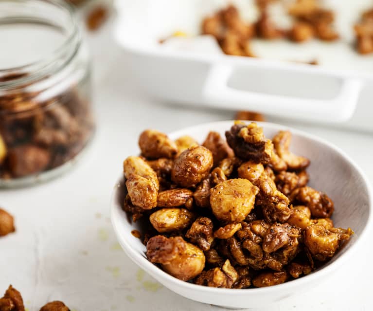 Nueces tostadas con cúrcuma y miel