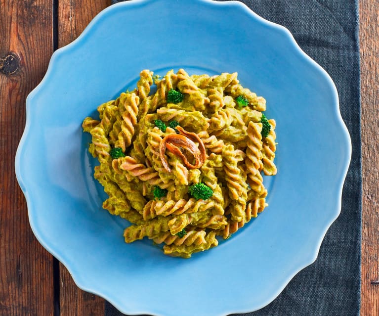 Pasta integrale in crema di broccoli e acciughe (Bimby Friend)