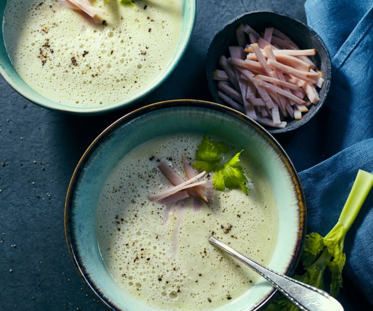 Staudensellerie-Birnen-Schaumsuppe