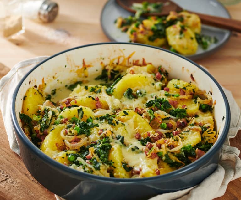 Überbackene Knödel mit Spinat und Speck