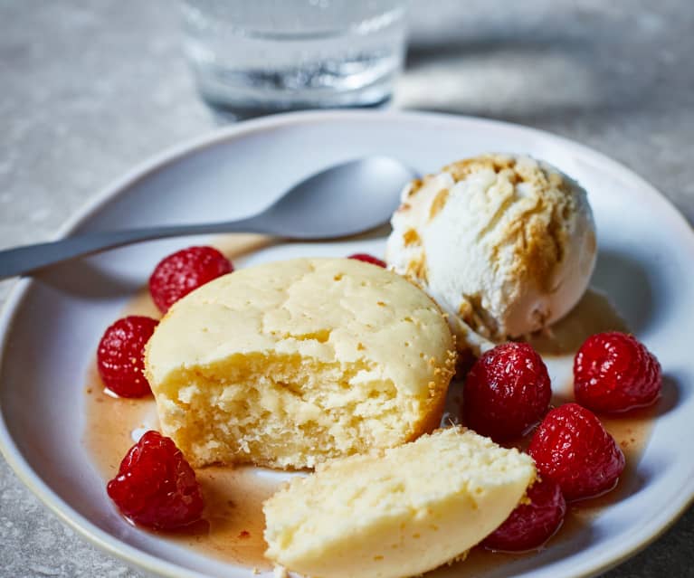 Ingwer-Buttermilchküchlein mit marinierten Himbeeren Dessert