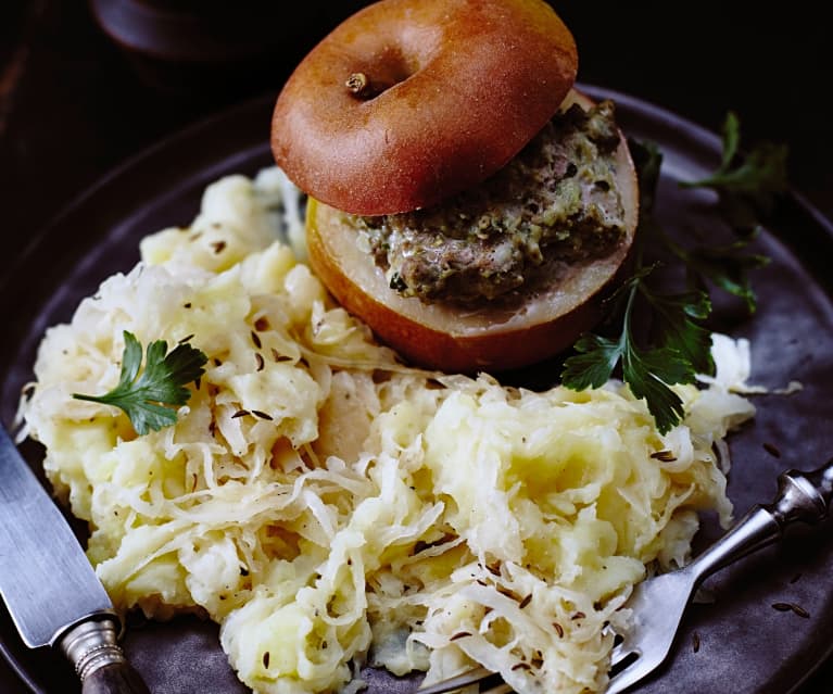 Gefüllte Äpfel mit Hackfleisch und Kartoffel-Sauerkraut-Stampf