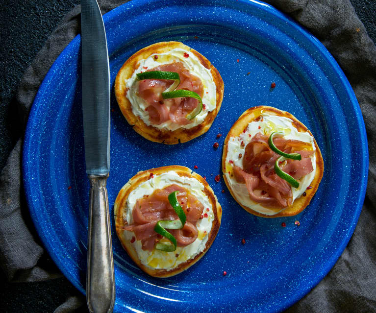 Blinis con carpaccio di tonno