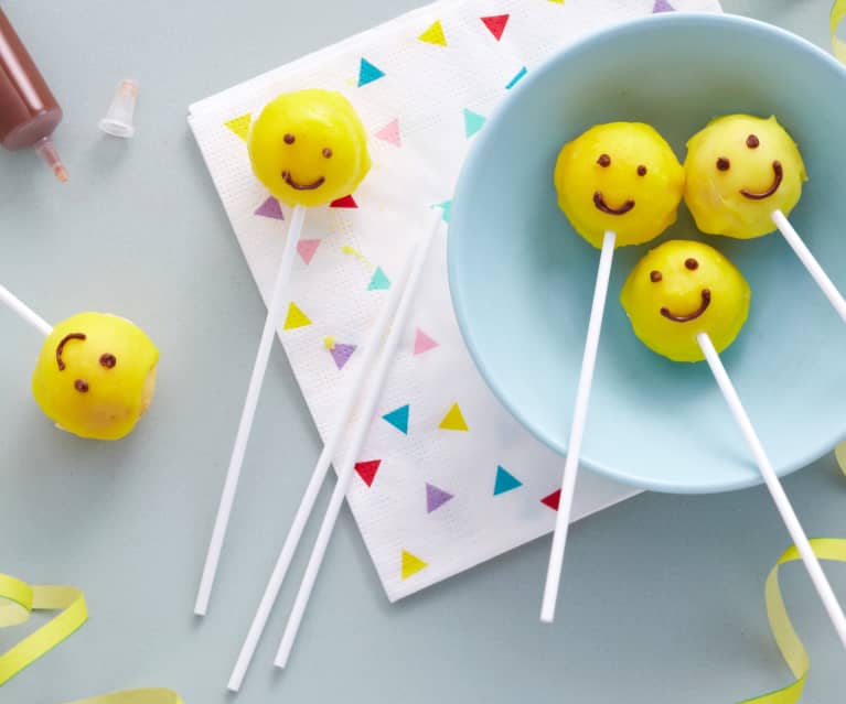 Smiley cake pops