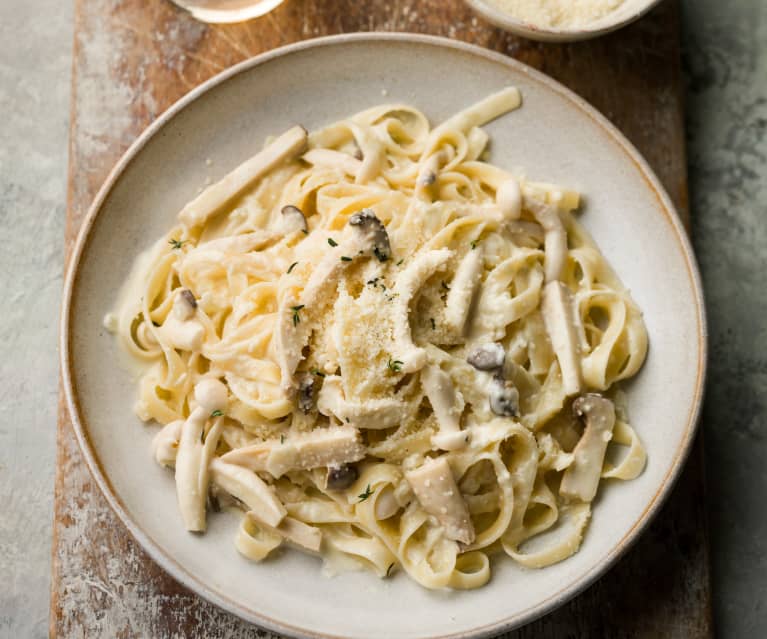 Creamy Truffled Mushroom Tagliatelle - Tagliatelle con crema di funghi tartufata Creamy Truffled Mushroom Tagliatelle - Tagliatelle con crema di funghi tartufata