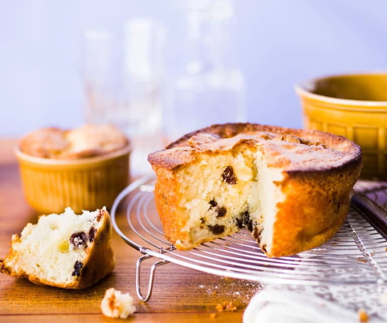 Gâteau au yaourt, pommes et raisins secs