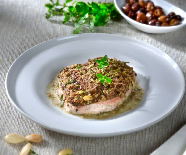 Atún con pesto de almendras y aceitunas