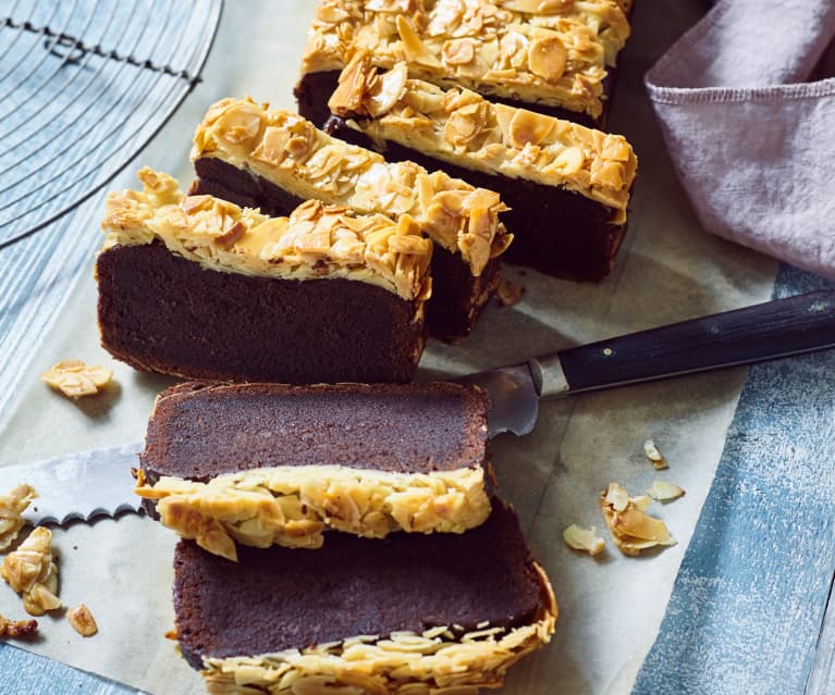 Schokoladenkuchen mit Bienenstichkruste