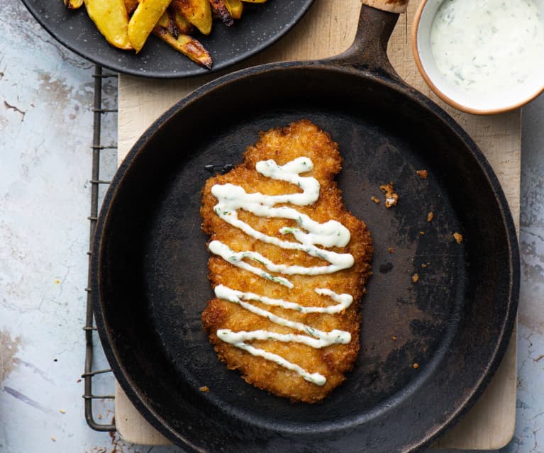 Katsu varkensschnitzel met groene salade, wasabi en dilledressing, gebakken aardappelen