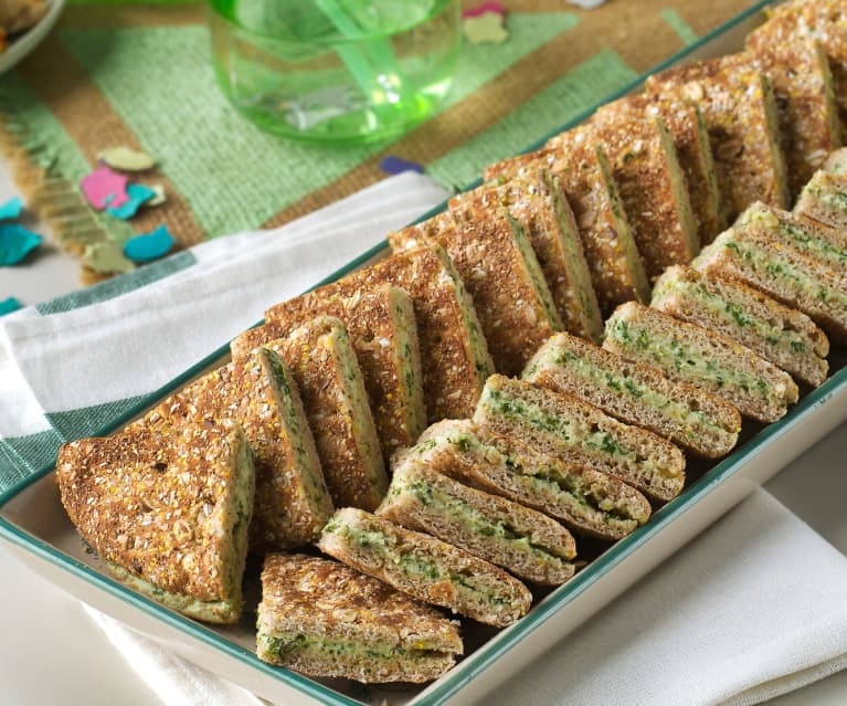 Bocaditos con relleno de rúcula, roquefort y nueces - Cookidoo