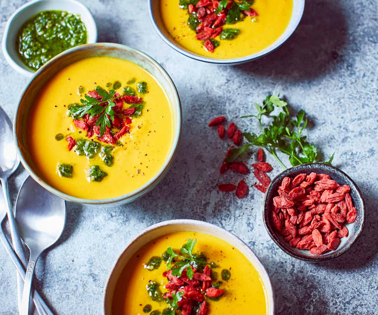 Geröstete Möhrensuppe mit Petersilienpesto