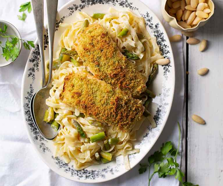 Salmão com crosta de amêndoa e tagliatelle com espargos