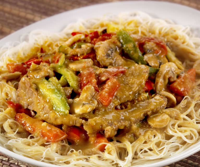 Ricetta Spaghetti di riso con carne e verdure - La Ricetta di  GialloZafferano