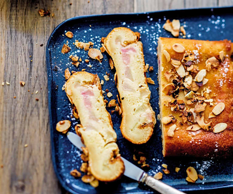 Gâteau à la rhubarbe et aux amandes