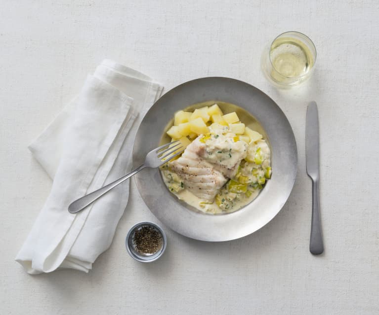 Steamed fish fillets in a creamy leek sauce