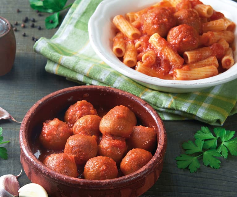 Ragù con polpettine di pane