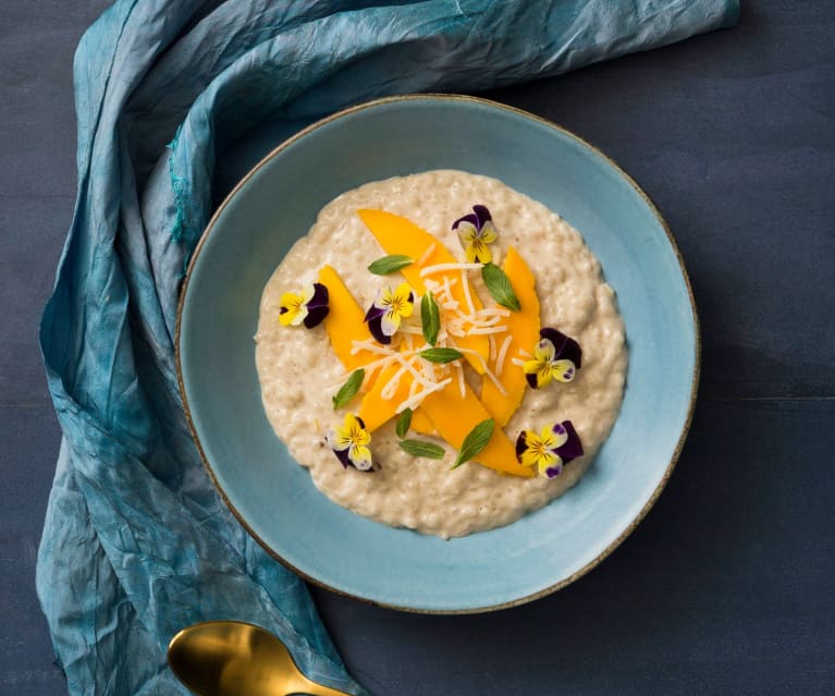 Coconut rice pudding with fresh mango