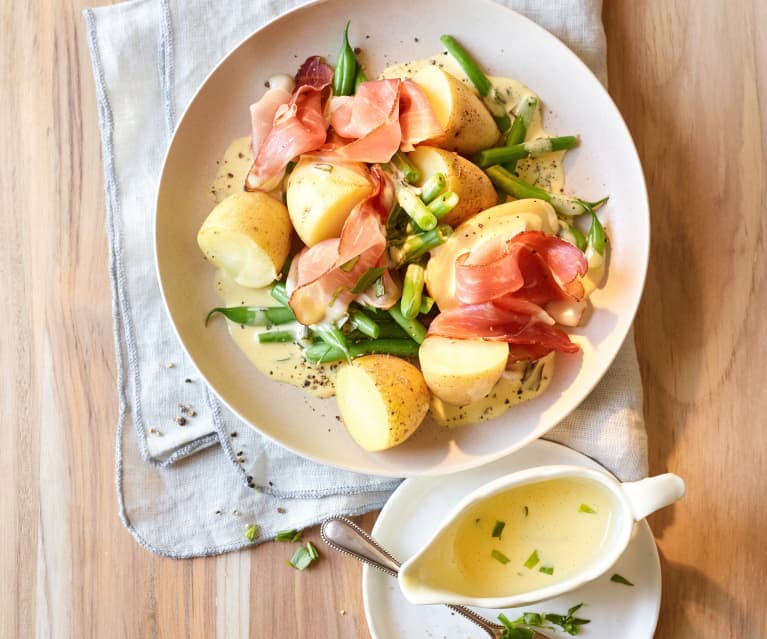 Frühkartoffeln mit Brechbohnen, Schinken und Béarnaise