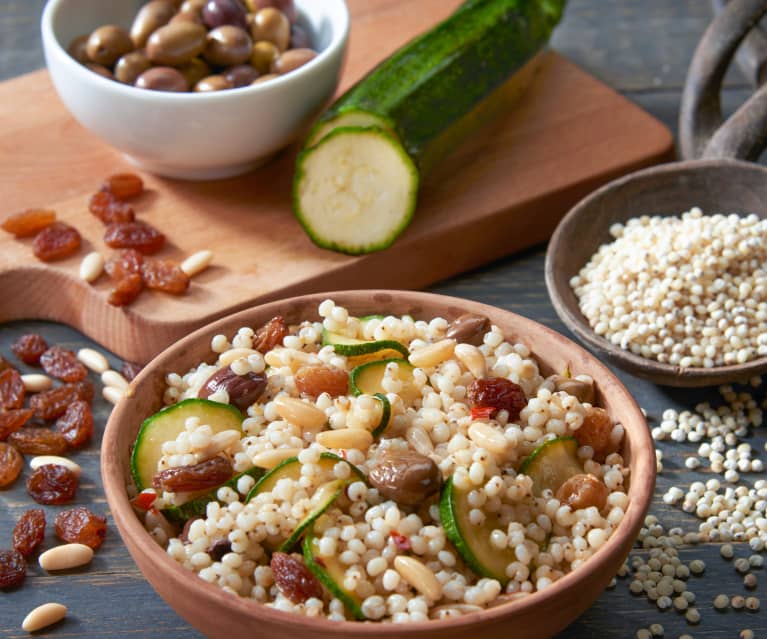 Sorgo con zucchine, uvetta e pinoli (vegan)